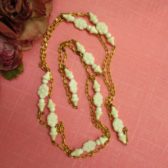 HOBE 53" Floral Milk Glass Gold Chain Convertible Necklace ~ VINTAGE Designer - Picture 9 of 14
